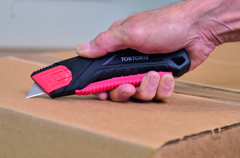 TORTORIS EXTRA SAFE 44 safety knife in use